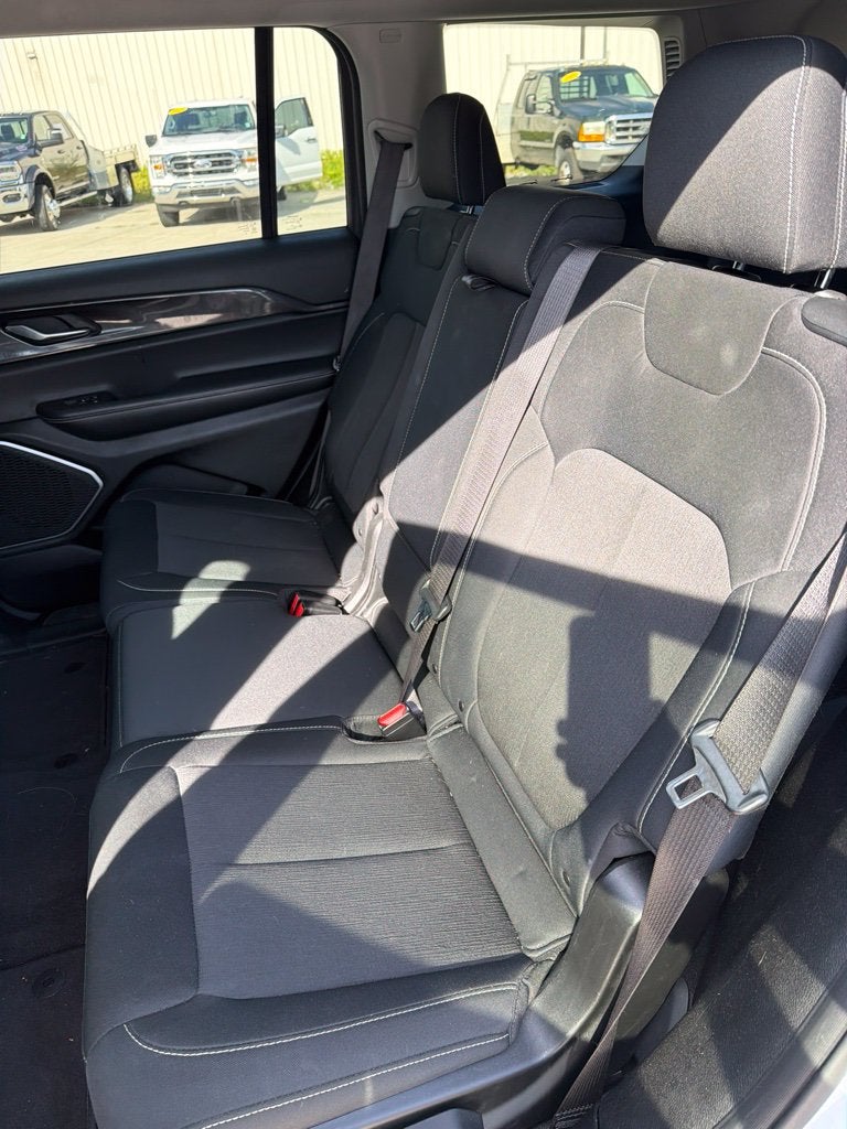 2021 Jeep Grand Cherokee L Laredo