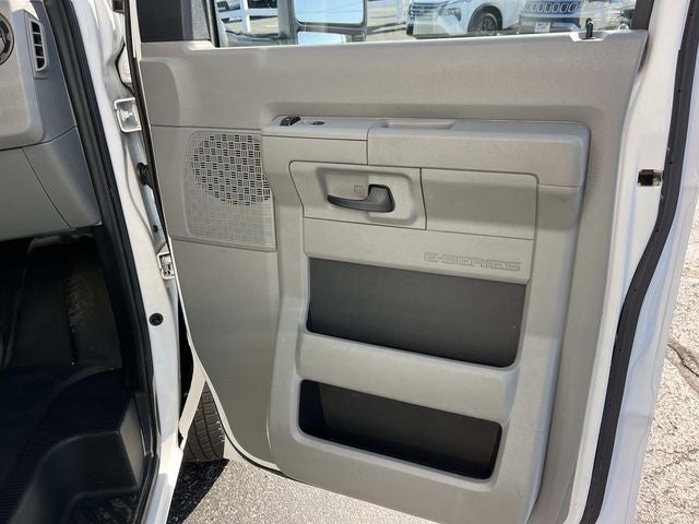 2022 Ford E-350SD Base Cutaway