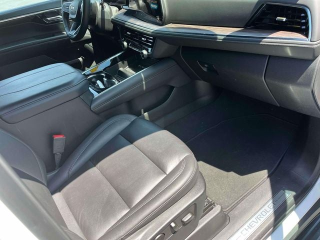 2025 Chevrolet Suburban LT