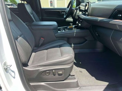 2025 Chevrolet Suburban LT