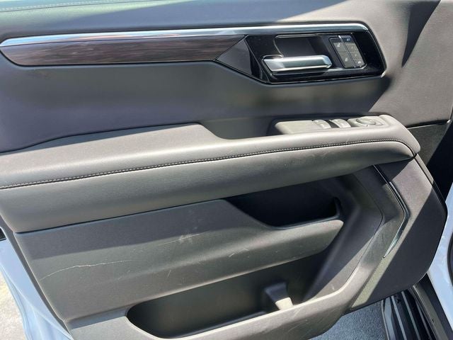 2025 Chevrolet Suburban LT