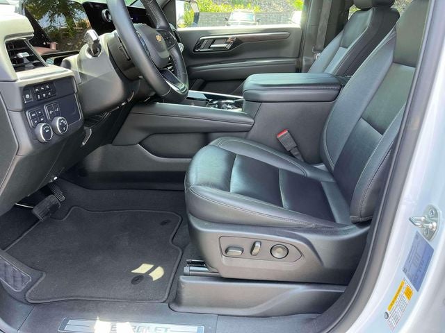 2025 Chevrolet Suburban LT
