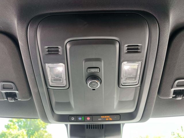2025 Chevrolet Suburban LT