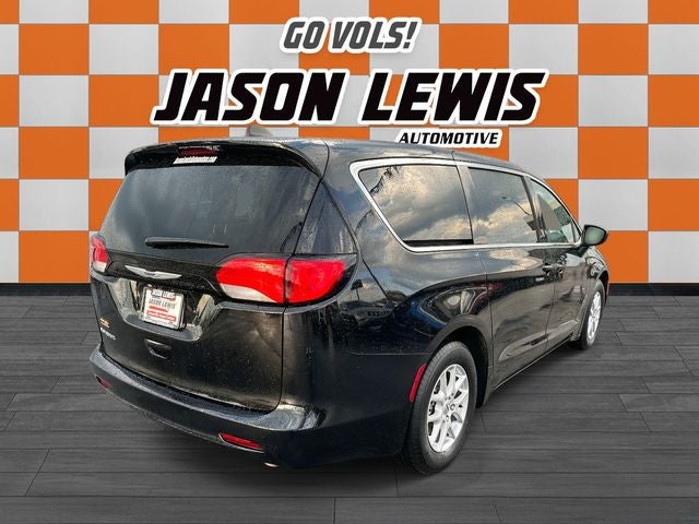 2024 Chrysler Voyager LX