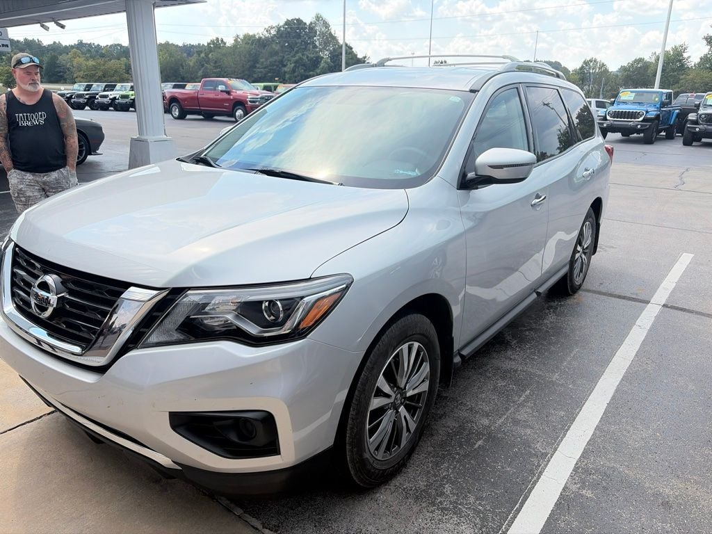 2020 Nissan Pathfinder S