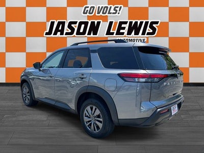 2024 Nissan Pathfinder SV