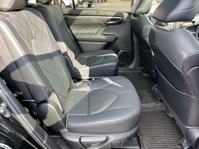 2023 Toyota Highlander Platinum