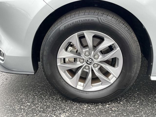 2023 Toyota Sienna XLE 8 Passenger