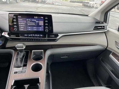 2023 Toyota Sienna XLE 8 Passenger