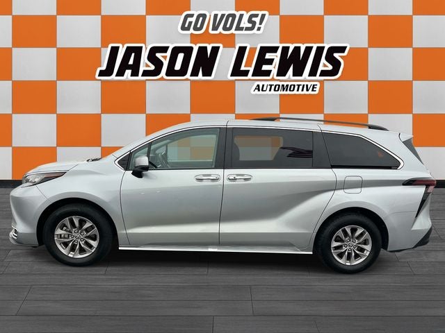 2023 Toyota Sienna XLE 8 Passenger