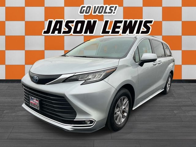 2023 Toyota Sienna XLE 8 Passenger