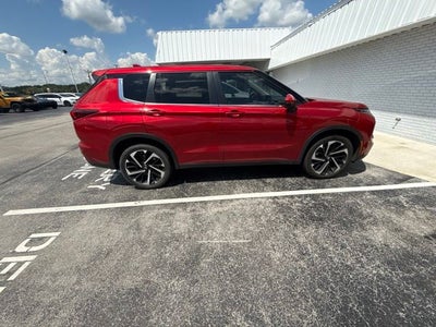 2023 Mitsubishi Outlander SE
