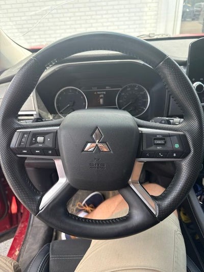 2023 Mitsubishi Outlander SE