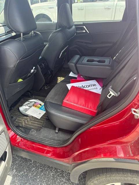 2023 Mitsubishi Outlander SE