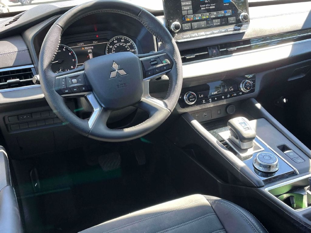 2024 Mitsubishi Outlander SE