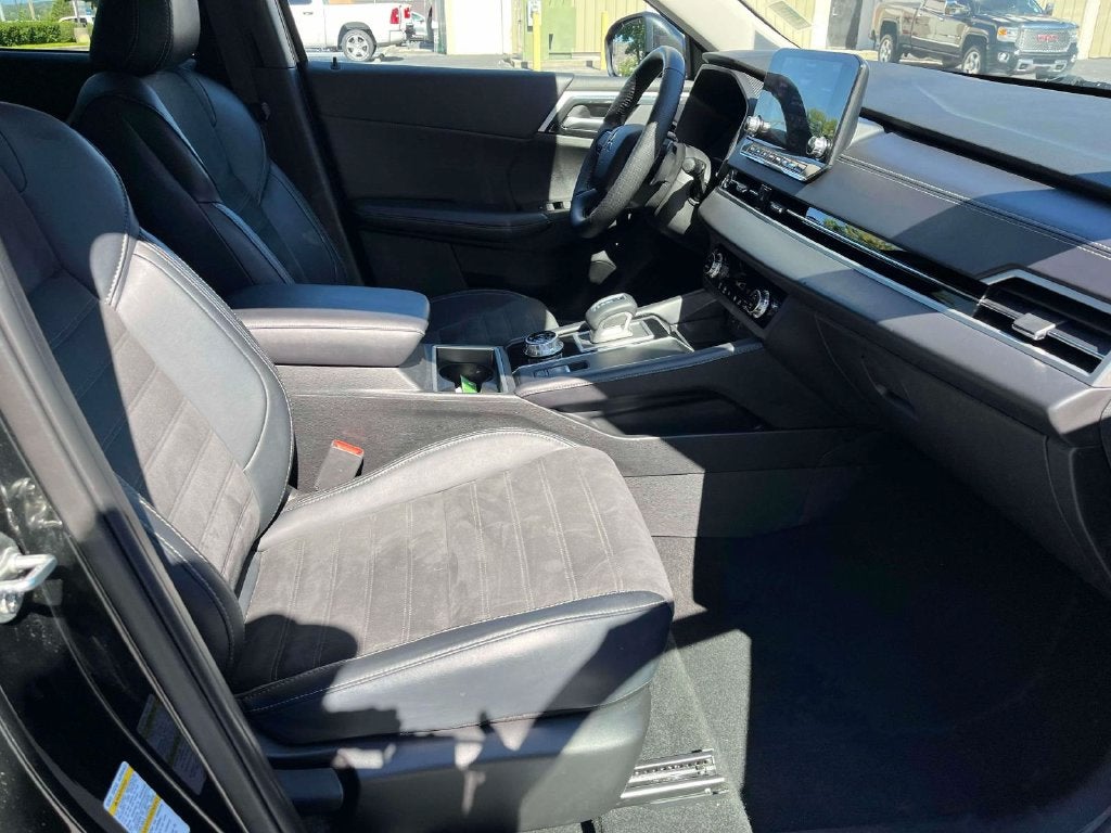 2024 Mitsubishi Outlander SE