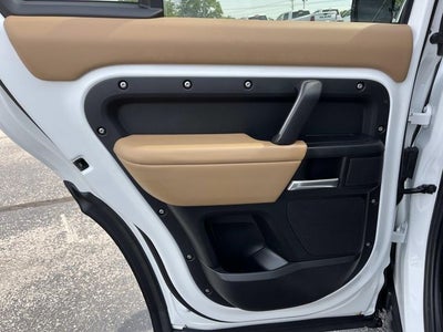 2025 Land Rover Defender 130 X-Dynamic SE
