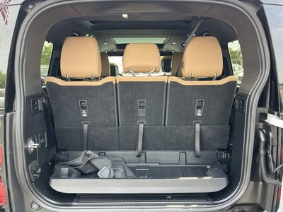 2025 Land Rover Defender 130 X-Dynamic SE