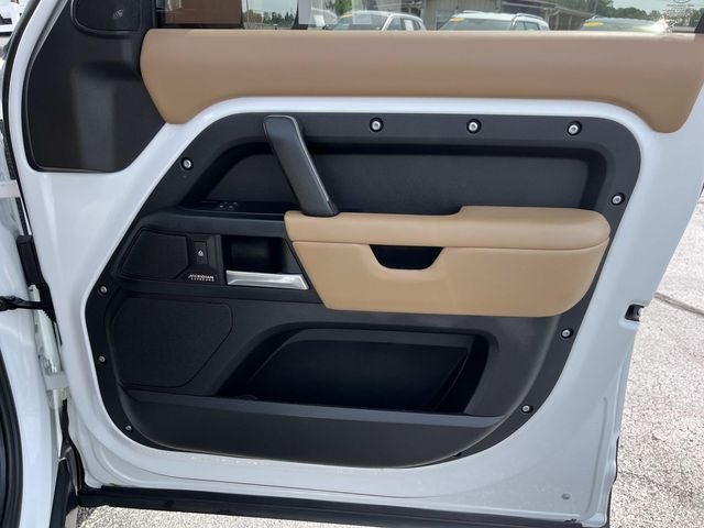 2025 Land Rover Defender 130 X-Dynamic SE
