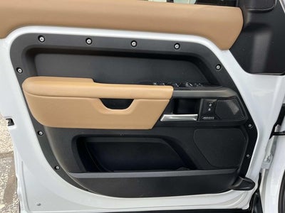 2025 Land Rover Defender 130 X-Dynamic SE