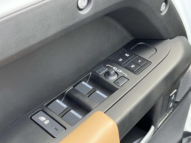 2025 Land Rover Defender 130 X-Dynamic SE