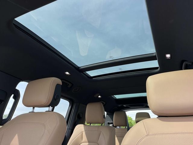 2025 Land Rover Defender 130 X-Dynamic SE