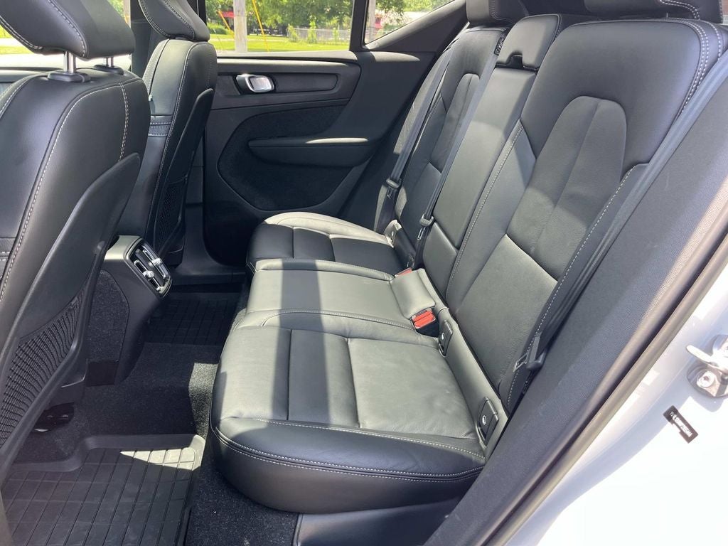 2023 Volvo XC40 B5 Plus Bright Theme