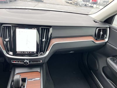 2025 Volvo V60 Cross Country B5 Plus