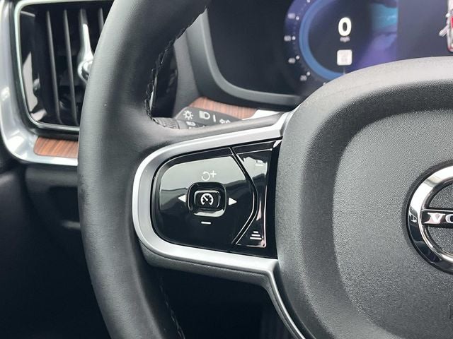 2025 Volvo V60 Cross Country B5 Plus