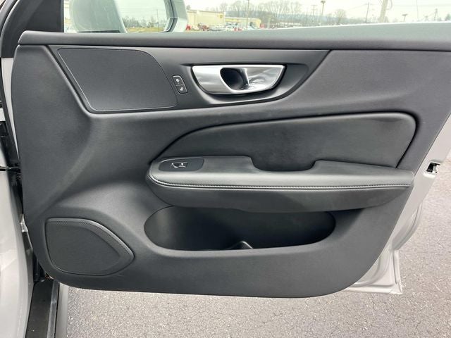 2025 Volvo V60 Cross Country B5 Plus