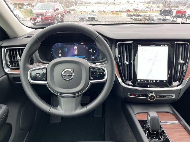 2025 Volvo V60 Cross Country B5 Plus