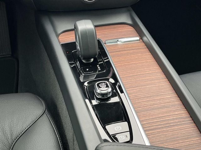 2025 Volvo V60 Cross Country B5 Plus