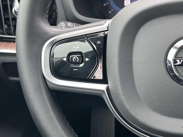 2025 Volvo V60 Cross Country B5 Plus