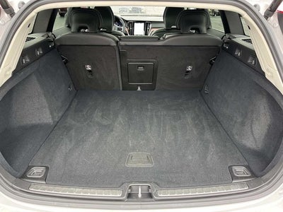 2025 Volvo V60 Cross Country B5 Plus