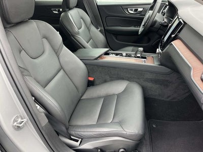 2025 Volvo V60 Cross Country B5 Plus